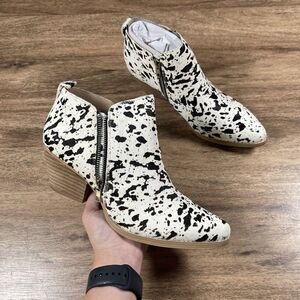 Very Volatile Women's 9 Gracemont Choc Chip Cow Print Leather Ankle‎ Booties